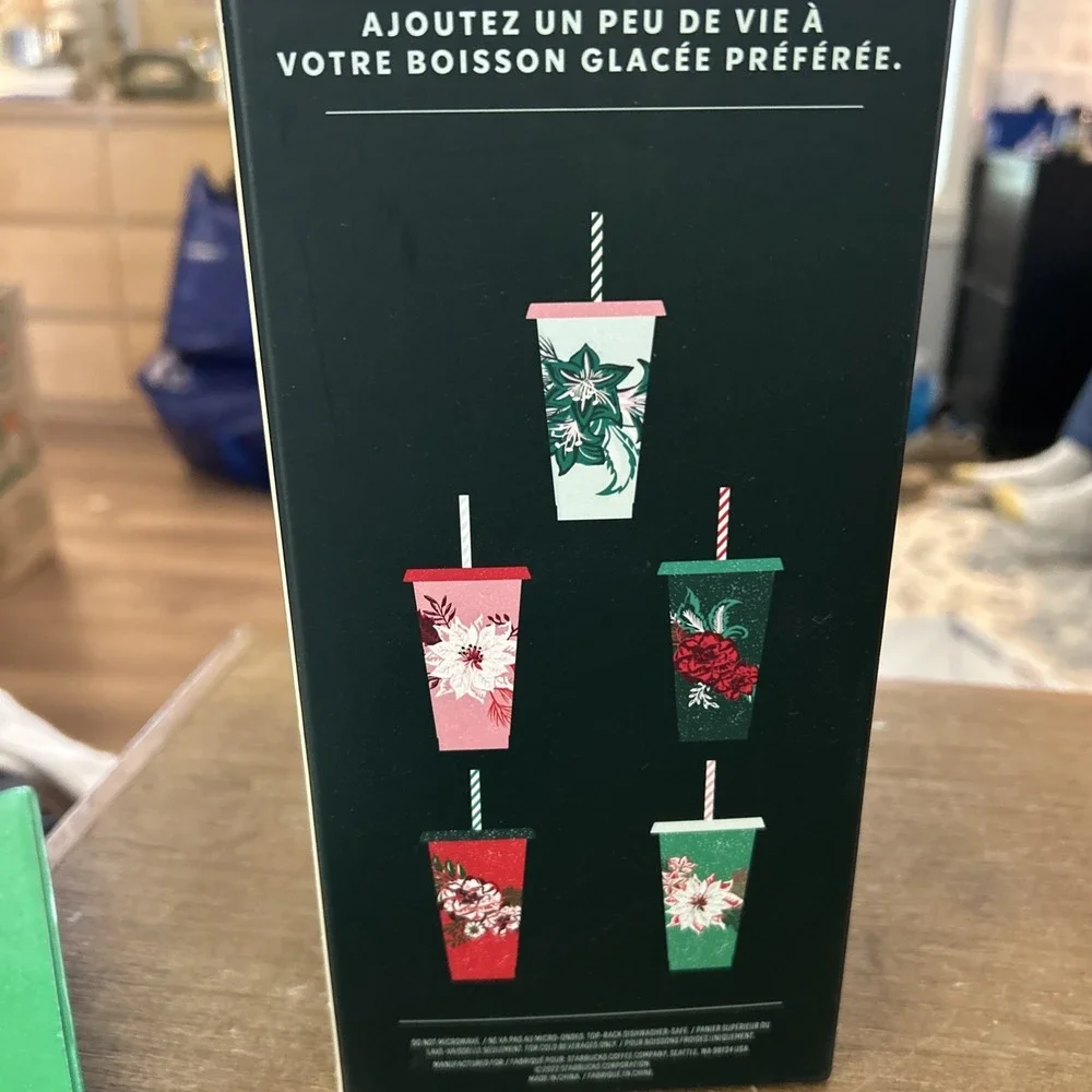 Starbucks Reusable 24oz Cold Cups w/‎ Straws & Lids 2019 Holiday Festive 5 Pack